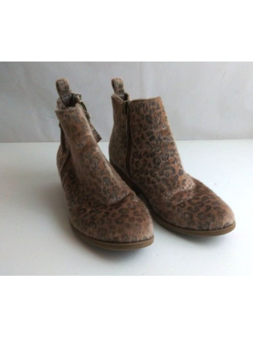 Very G Women's Brown Faux Fur Leopard Print Size Zip Ankle Boots Size 9